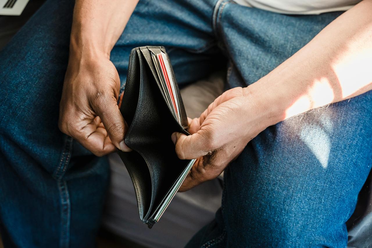 How to Survive a Financial Crisis During Your Job Hunt